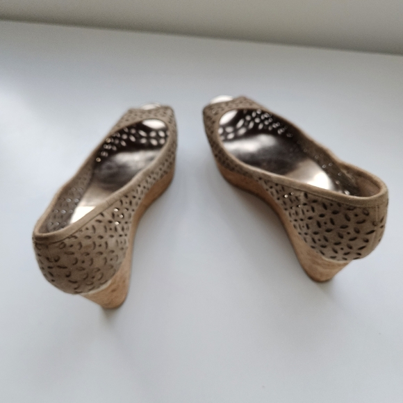 Jimmy Choo Tan Suede Lazer Cut Cork Flatform Shoes - Picture 6 of 8
